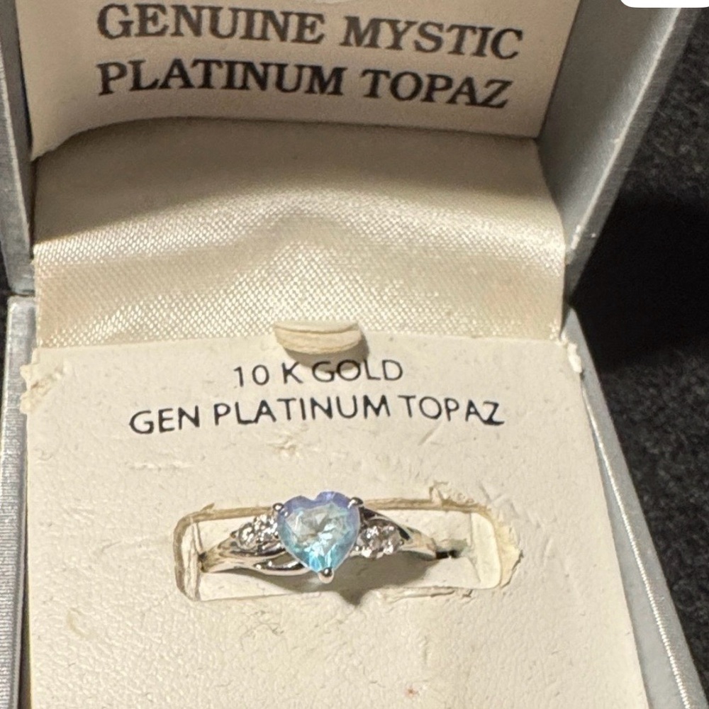 Beautiful sparkling Genuine Mystic 10k gold Topaz Ring - Picture 9 of 9